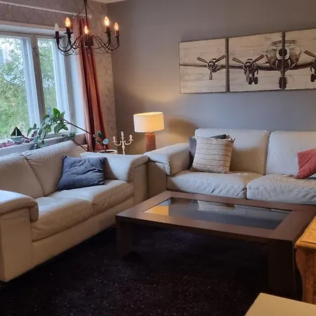 Mukava, Tilava Omakotitalo Laehellae Lentokenttaeae & Laturi Saehkoeautolle Villa *