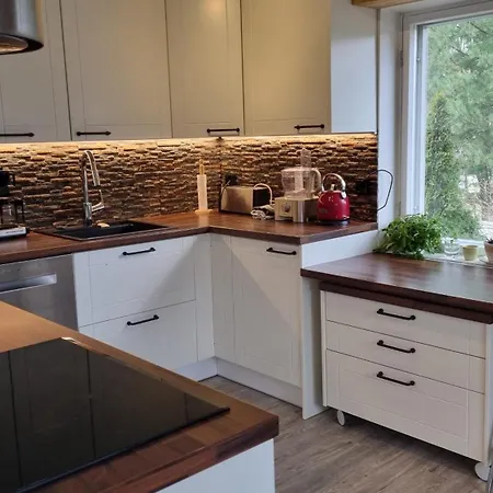 Villa Mukava, Tilava Omakotitalo Laehellae Lentokenttaeae & Laturi Saehkoeautolle