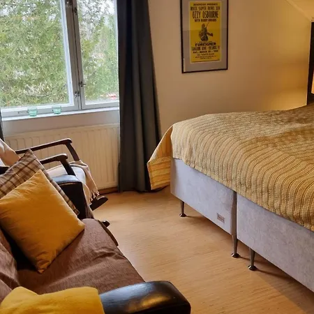 Villa Mukava, Tilava Omakotitalo Laehellae Lentokenttaeae & Laturi Saehkoeautolle Vantaa