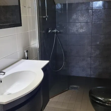 Mukava, Tilava Omakotitalo Laehellae Lentokenttaeae & Laturi Saehkoeautolle * Vantaa