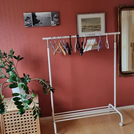 Villa Mukava, Tilava Omakotitalo Laehellae Lentokenttaeae & Laturi Saehkoeautolle Vantaa