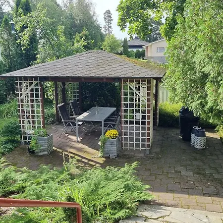 Villa Mukava, Tilava Omakotitalo Laehellae Lentokenttaeae & Laturi Saehkoeautolle Vantaa