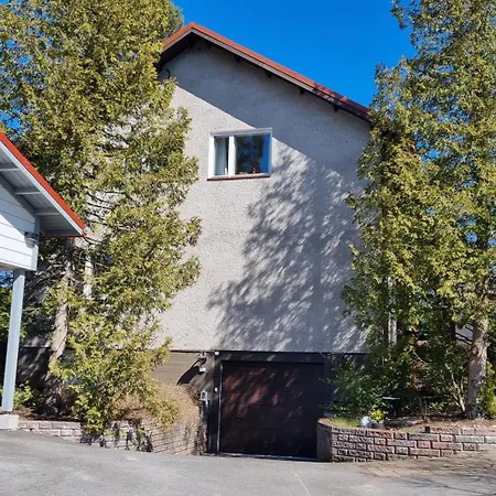 Villa Mukava, Tilava Omakotitalo Laehellae Lentokenttaeae & Laturi Saehkoeautolle *