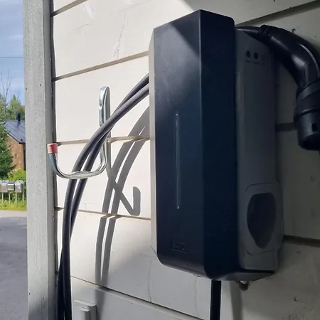 Villa Mukava, Tilava Omakotitalo Laehellae Lentokenttaeae & Laturi Saehkoeautolle Vantaa